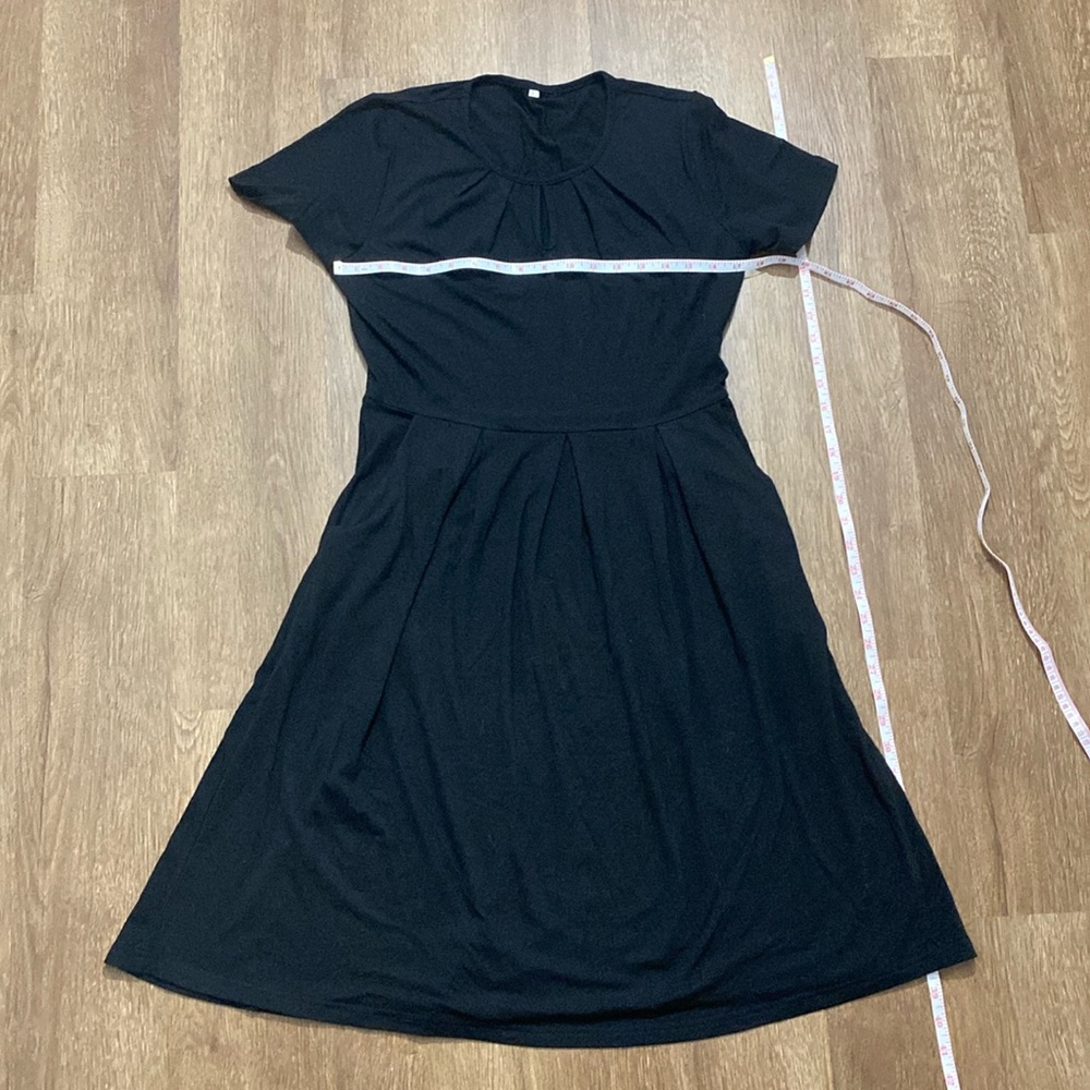 No Brand Black stretchy tshirt Dress Keyhole peekaboo in front spoon dip pockets
